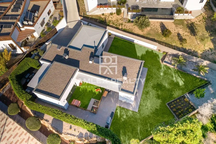 A modern villa with a low maintenance garden near the centre of the town