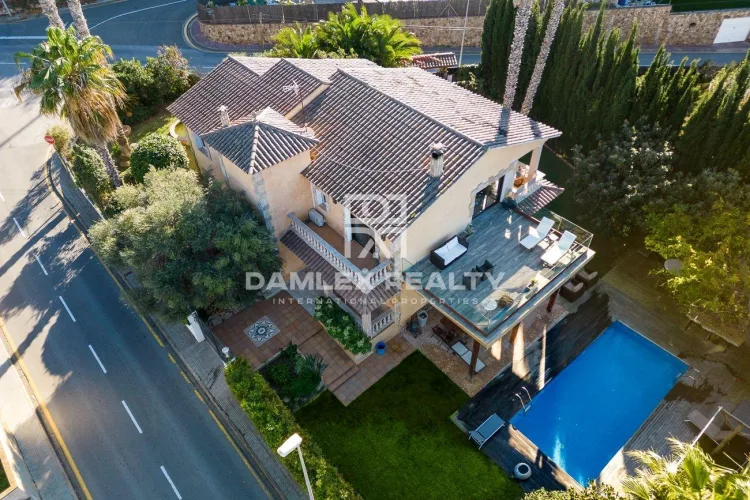 Charming villa located in one of the most prestigious residential areas of the Lloret de Mar