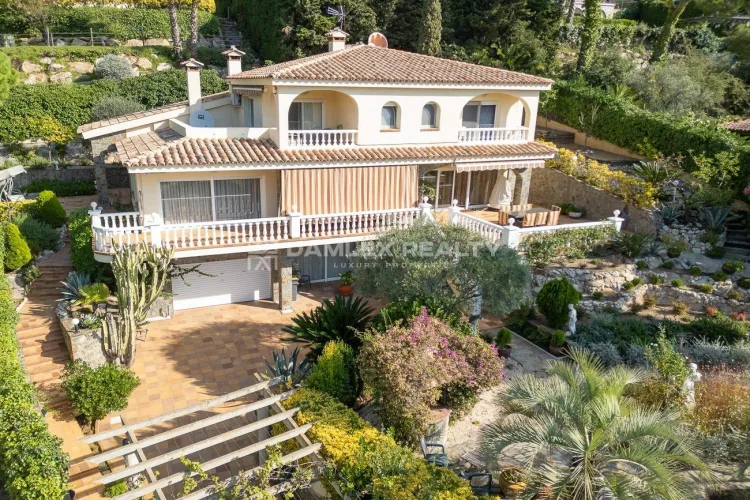 Elegante Villa nur wenige Gehminuten vom Strand von Cala Sant Francesc entfernt – Blanes
