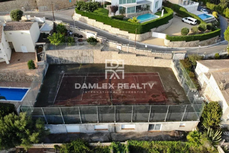 Serviced and closed land with a pre-construction