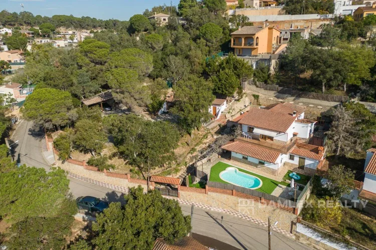 Charming Mediterranean Style Villa located in the Aiguaviva Parc Urbanization