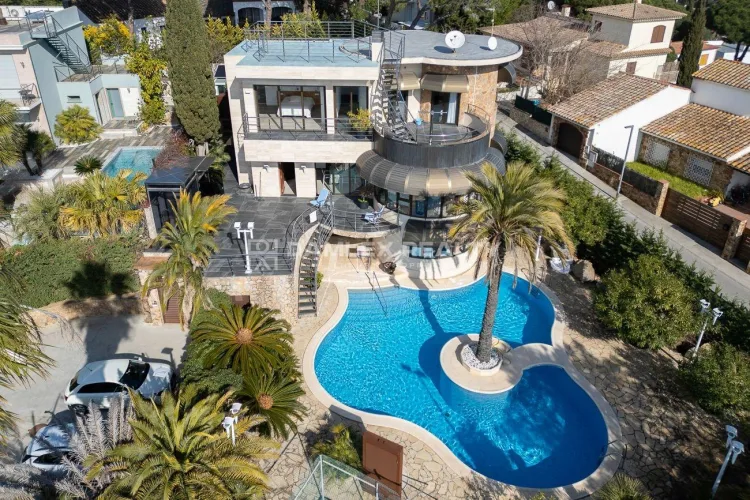 Spectacular Villa with Stunning Sea Views in Platja d
