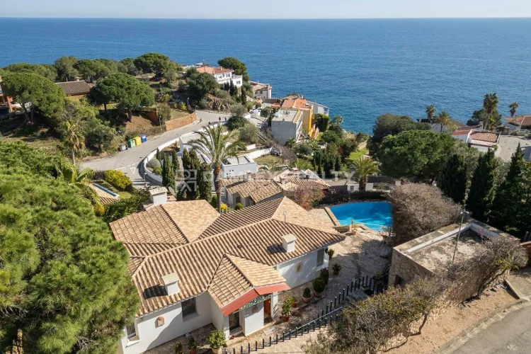 Encantadora villa en la Urbanización La Tortuga, en Lloret de Mar