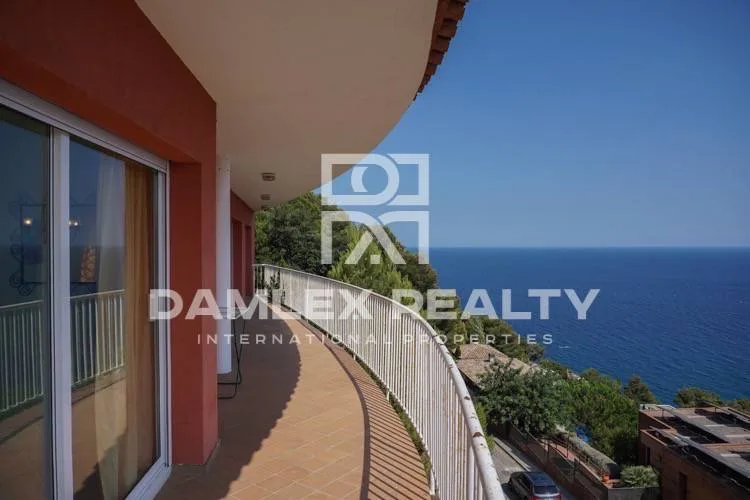 Villa with sea views in the urbanization of the city of Blanes
