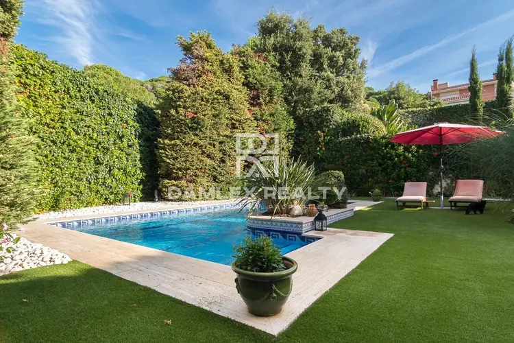 Beautiful villa in the best urbanization of Teia