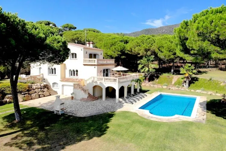 EXCLUSIVE VILLA IN BELL LLOC
