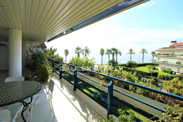 Duplex with sea views in closed residential complex