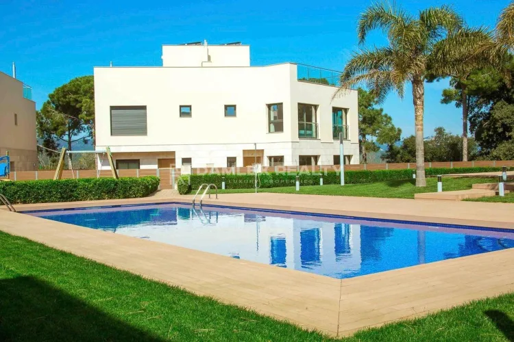 Townhouse near the sea in the prestigious Santa Clotilde area, Lloret de Mar