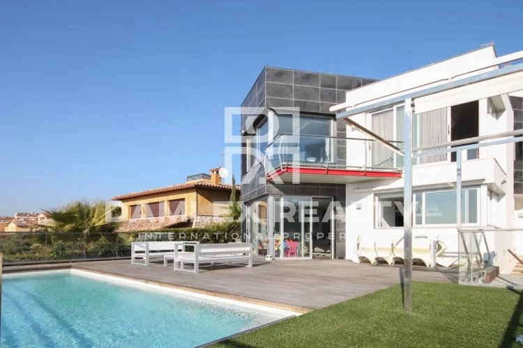 Huis / Villa met 4 kamers, perceel 1000 m², te koop in Blanes, Costa Brava