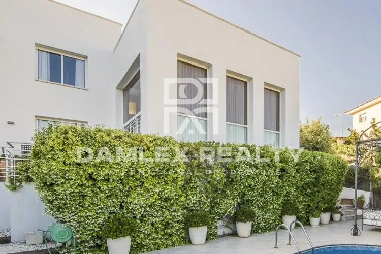 Haus / Villa mit 4 Zimmern, Grundstück 480 m², zum Verkauf in Sitges, Costa Garraf