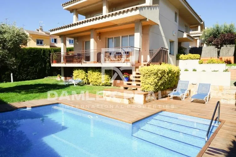 Maison / Villa de 6 pièces, terrain de 500 m², à vendre à Alella, Coast of Barcelona