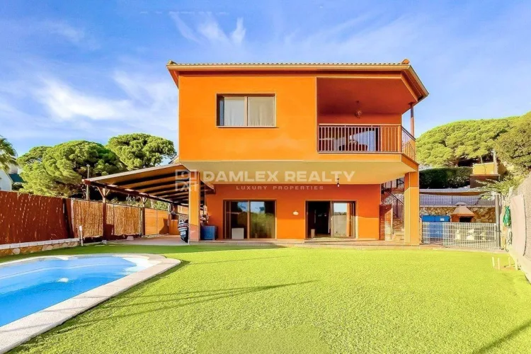Chalet moderne avec piscine et licence touristique