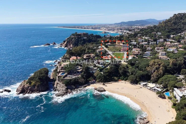 Plot with building license in Cala Sant Francesc — investment in a rare asset on the Costa Brava