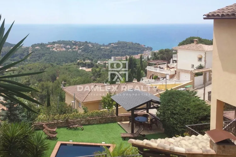 Magnificent house with a beautiful sea view