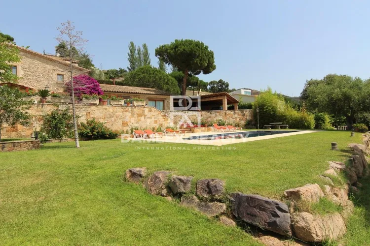 Villa in a quiet urbanization near the center of Platja d