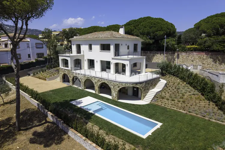 Renovated Mediterranean Villa with Sea Views 300 m from Platja d'Aro Beach
