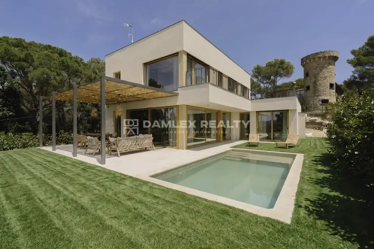 New-Build 4-Bedroom House with Private Pool in Begur, Costa Brava