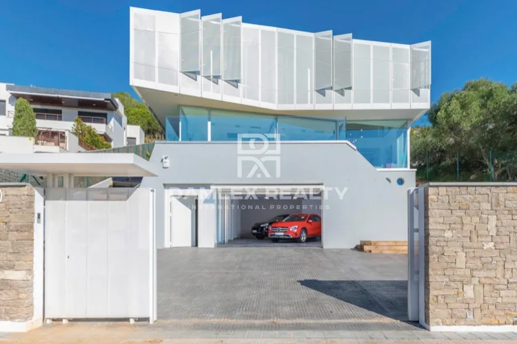 Luxury avantgarde design villa with sea views