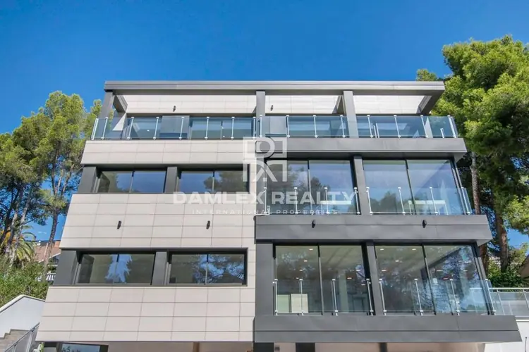 Modern new villa with sea views in Castelldefels