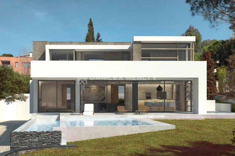Plot with sea views and within walking distance to the beach for the construction of a luxury villa