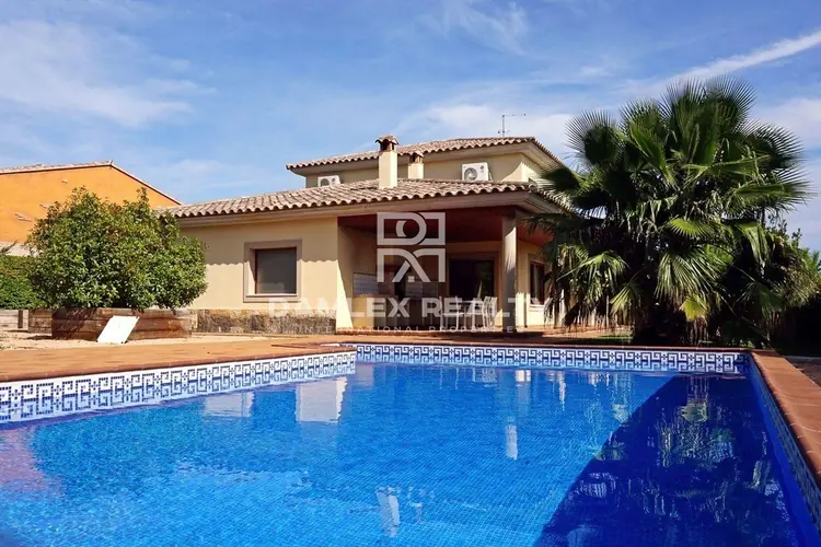 Maison avec beau jardin et piscine à Santa Cristina de Aro