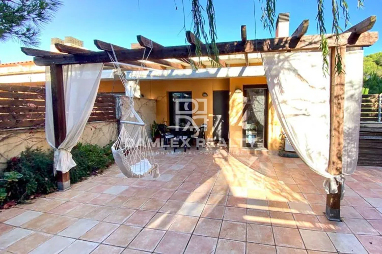 House 100 meters from the beach