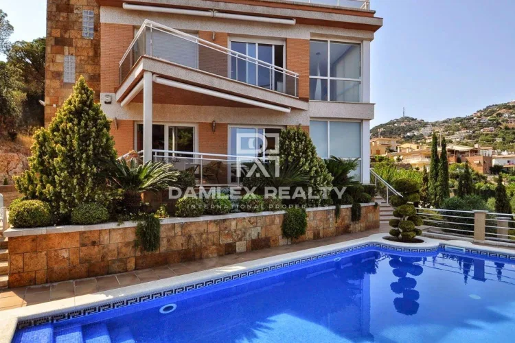 Fantastic house with sea view, lots of privacy and guest house, in RocaGrossa-Lloret de Mar