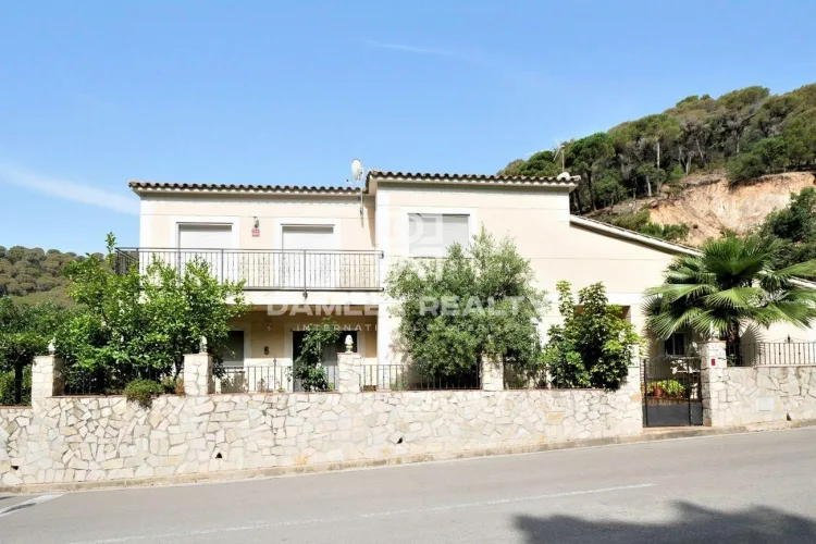 Fantastic independent house in a privileged urbanization, just 10 minutes from the beach of Cala Canyelles - Lloret de Mar