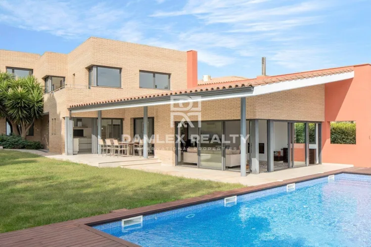 Fantastic villa, with unmissable views of the sea and the charming port of Sant Feliu de Guixols