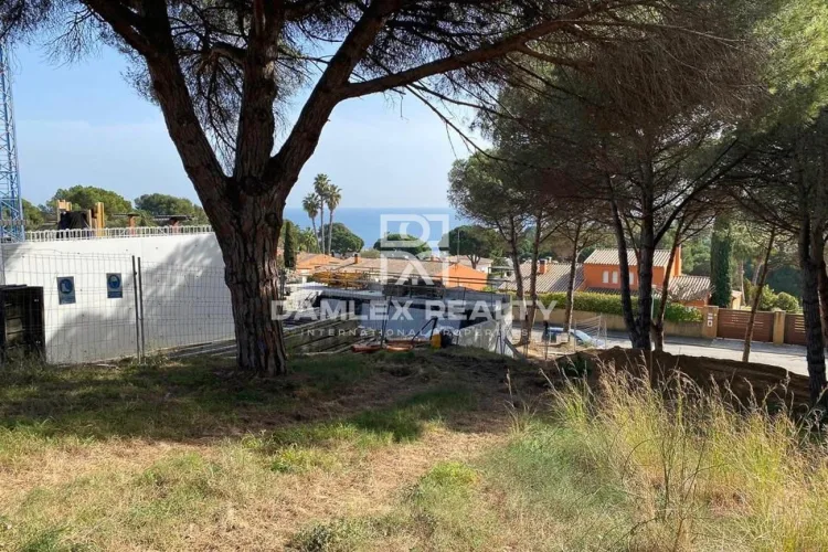 PERCEEL MET ZEEZICHT, NAAST HET STRAND VAN SANT POL, S