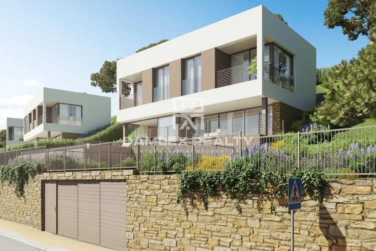 New modern villa in construction with magnificent sea views, Begur