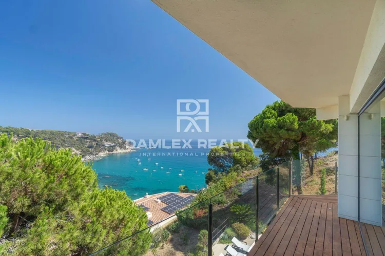 Villa spectaculaire avec vue impressionnante sur la mer dans une urbanisation exclusive de la Costa Brava