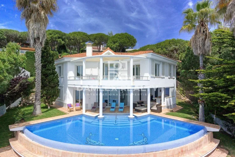 Villa de lujo en primera línea de mar en Lloret de Mar