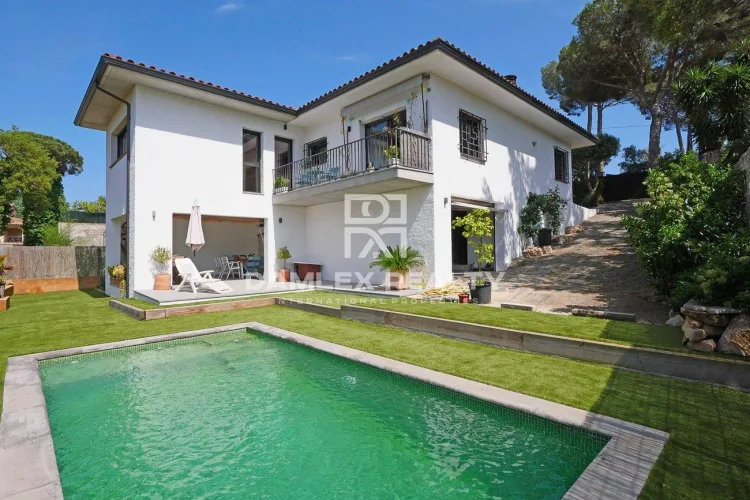 Completely renovated single-story villa in Mas Trempat, Santa Cristina d