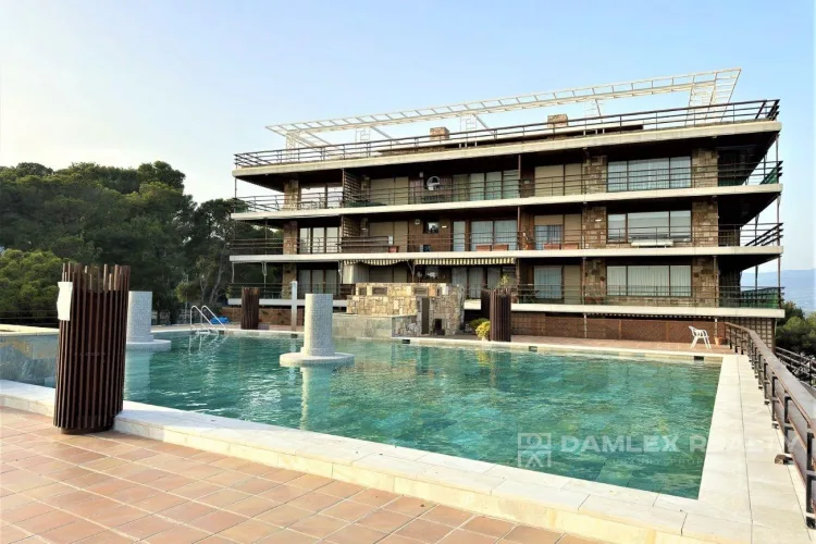 Incredible Sea View! Apartment with 3 pools and Tennis located in a Tranquil Resort