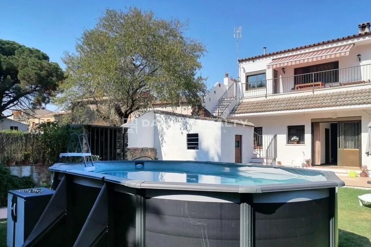 Family home or perfect for renting in the historic centre of Calonge