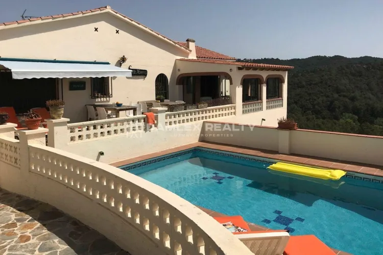 Superb house with incredible sea views in a quiet urbanisation in Lloret de Mar