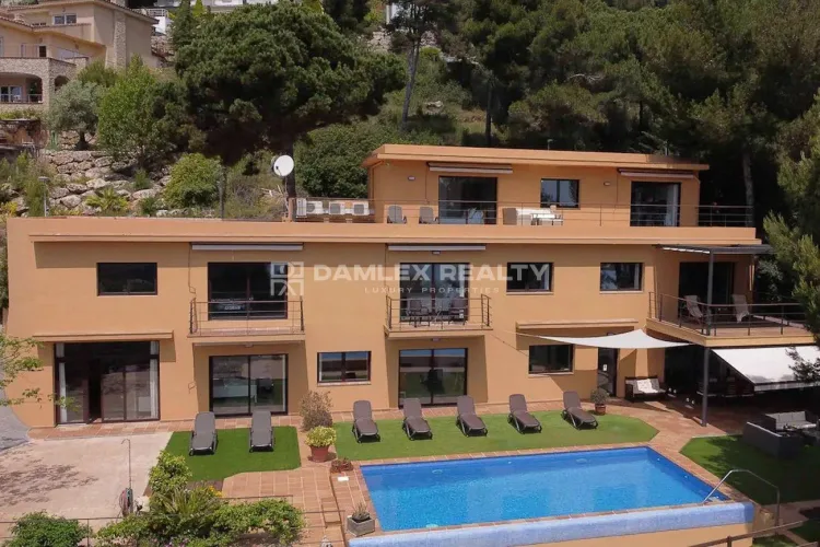 Prachtige villa met uitzicht op zee en zwembad in Cala Sant Francesc - Blanes