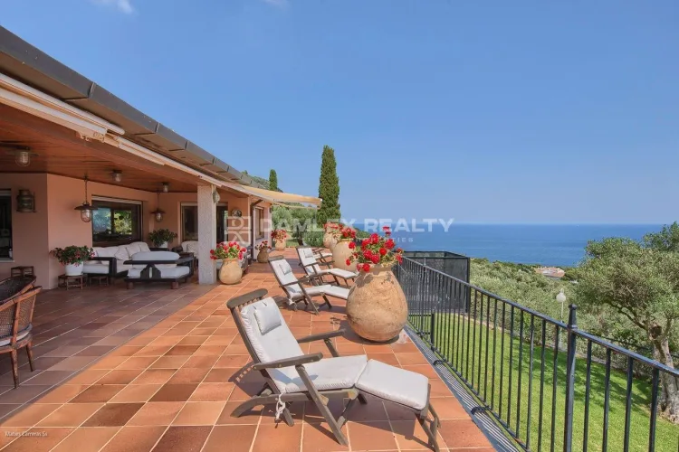 Majestics villas offer impressive open views to the cove of Aiguablava in Begur