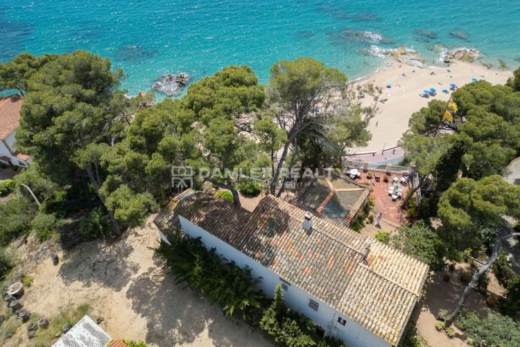 Frontline villa  with Panoramic Views — Steps from Central Lloret de Mar on the Costa Brava