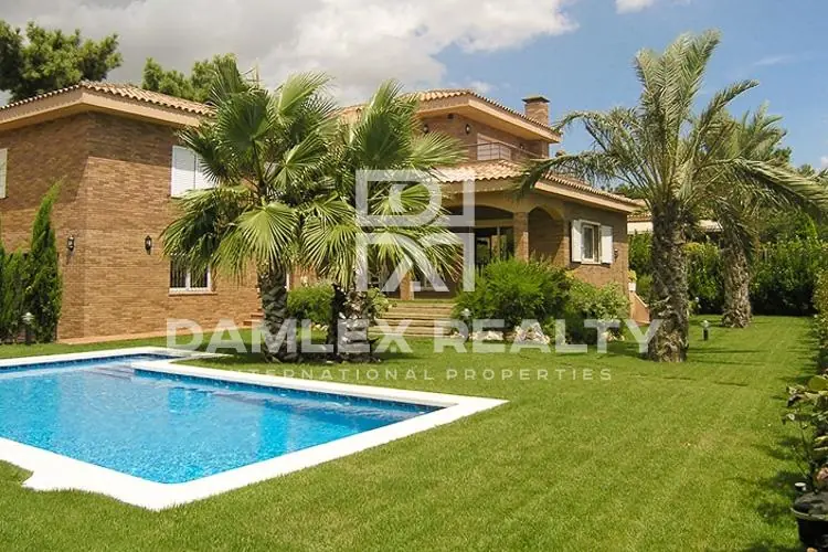 Villa 650 metros del mar. Costa de barcelona