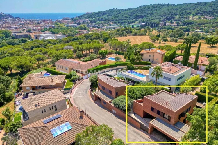 Exquisite Villa for Sale in the Prestigious Sant AmancUrbanization, Costa Brava