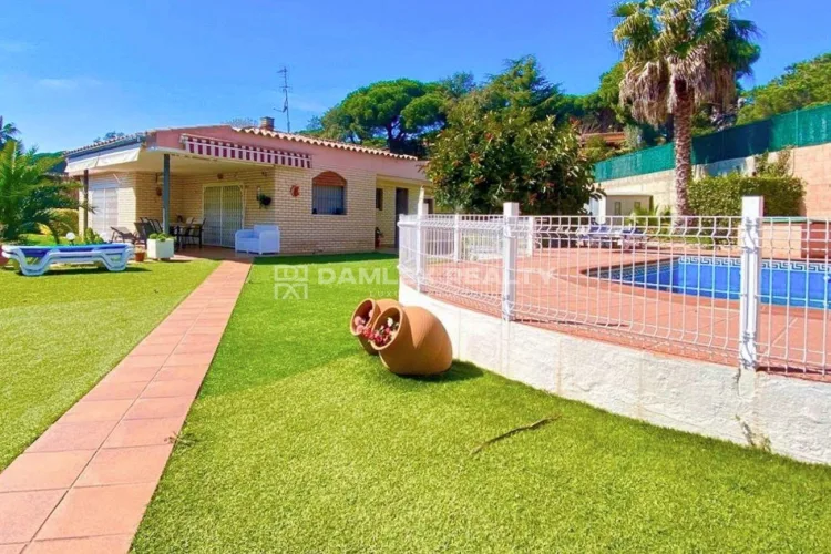 Beautiful single-storey house with turistic license