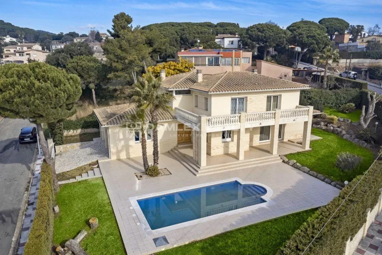 Detached house for sale in the quiet area near the center of Platja d’Aro