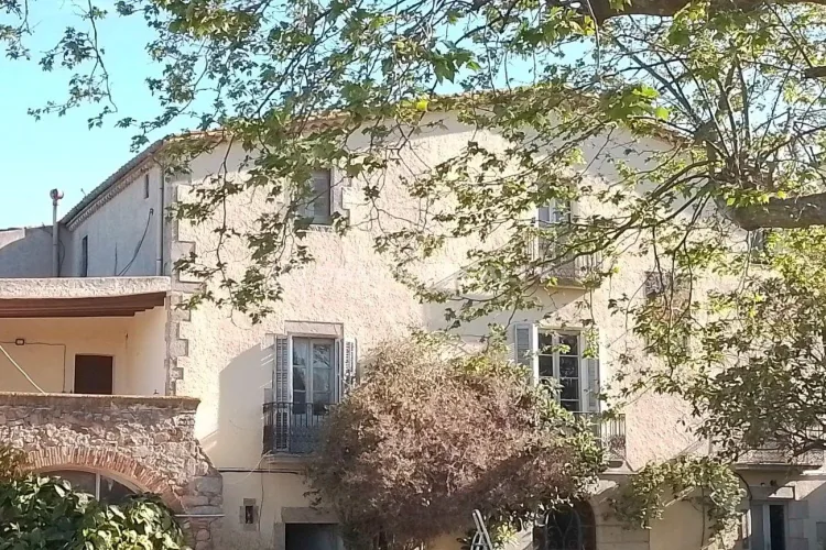 Rustic finca for sale in Urbanitzacions del Nord with history