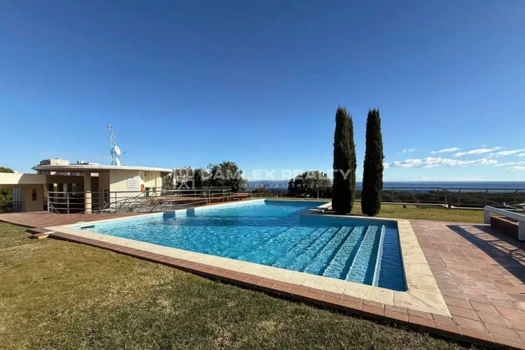 Apartment for sale in the port area with sea views