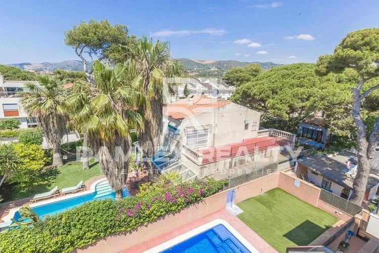 Будинок / Вілла з 3 кімнатами, ділянка  м², на продаж у Castelldefels, Barcelona South Coast