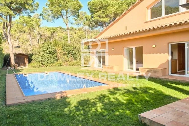 Haus / Villa mit 4 Zimmern, Grundstück 950 m², zum Verkauf in Begur, Costa Brava