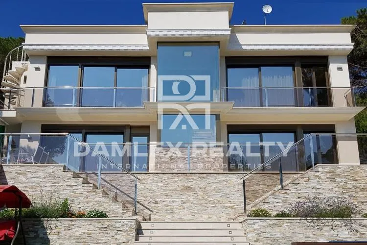 New villa with stunning sea views. Costa Brava.