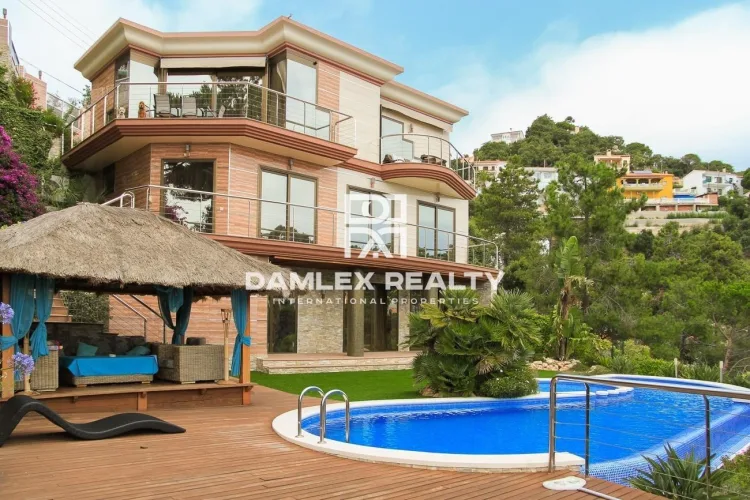 Luxurious villa with panoramic sea views. Lloret de Mar